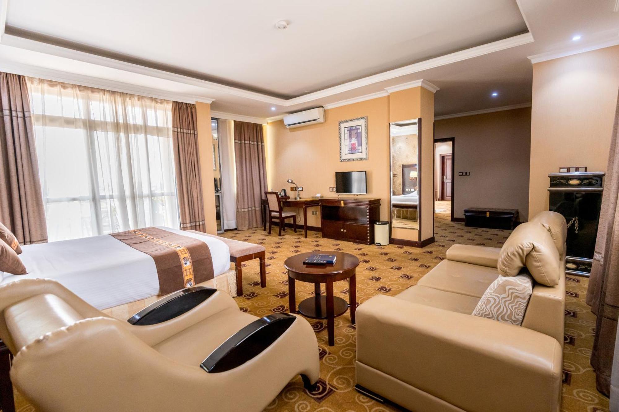 Lemigo Hotel Kigali Bagian luar foto