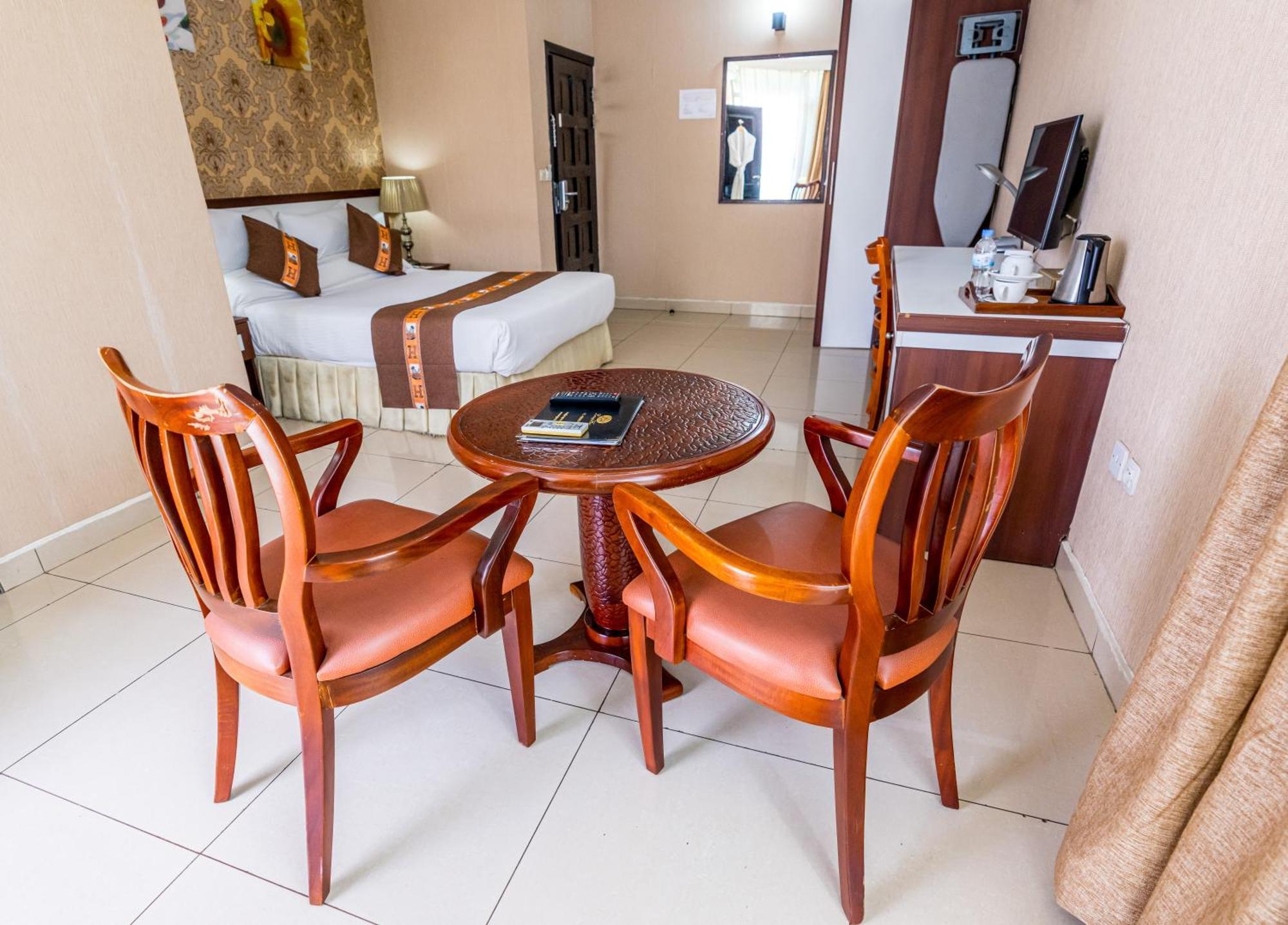 Lemigo Hotel Kigali Bagian luar foto