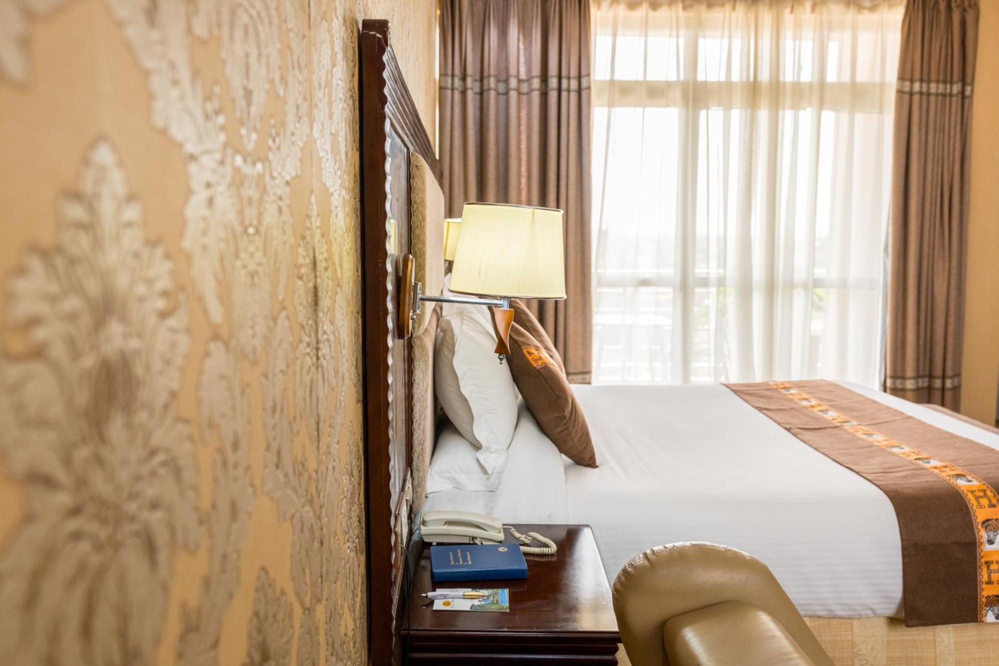 Lemigo Hotel Kigali Bagian luar foto