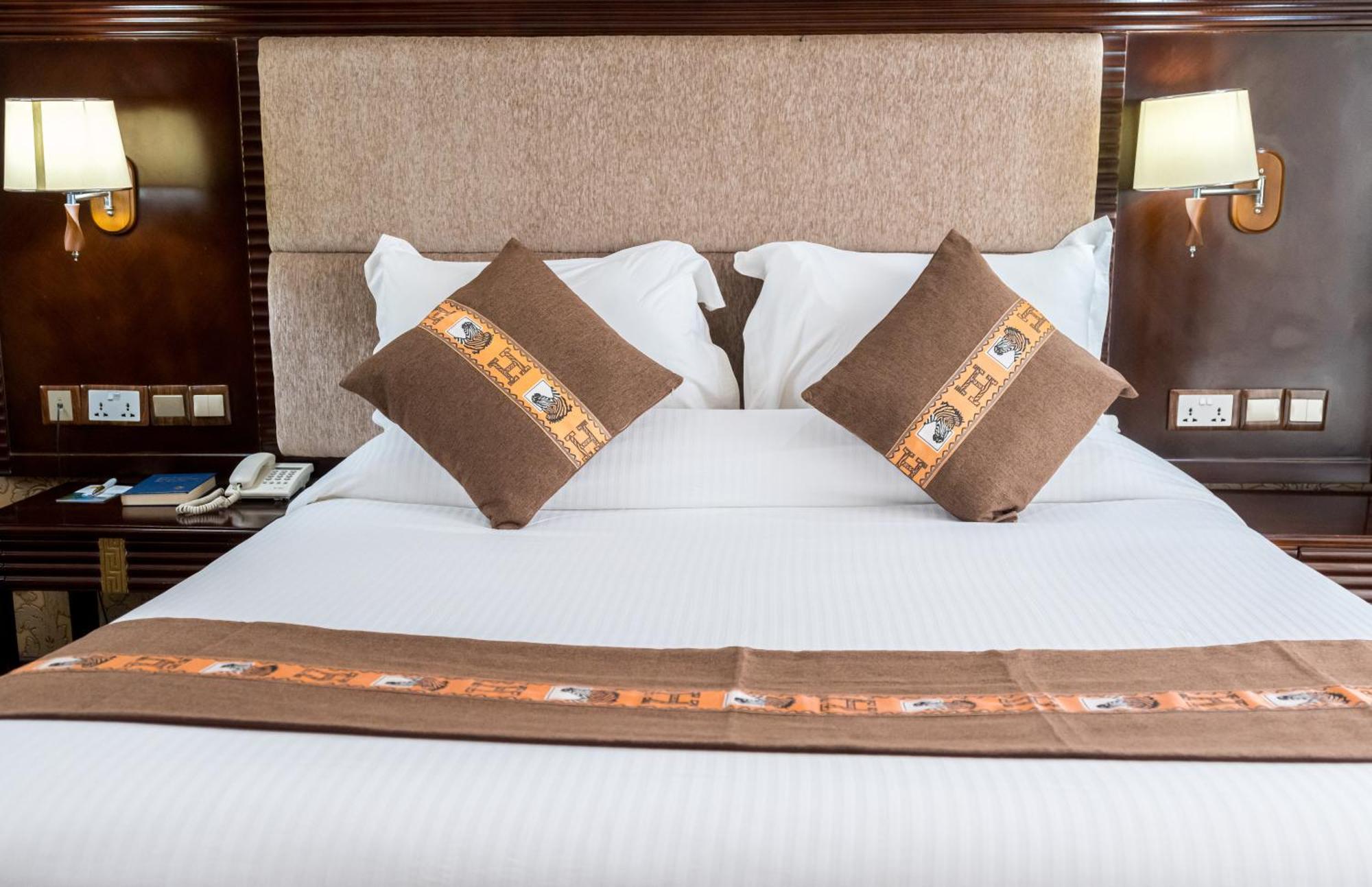 Lemigo Hotel Kigali Bagian luar foto