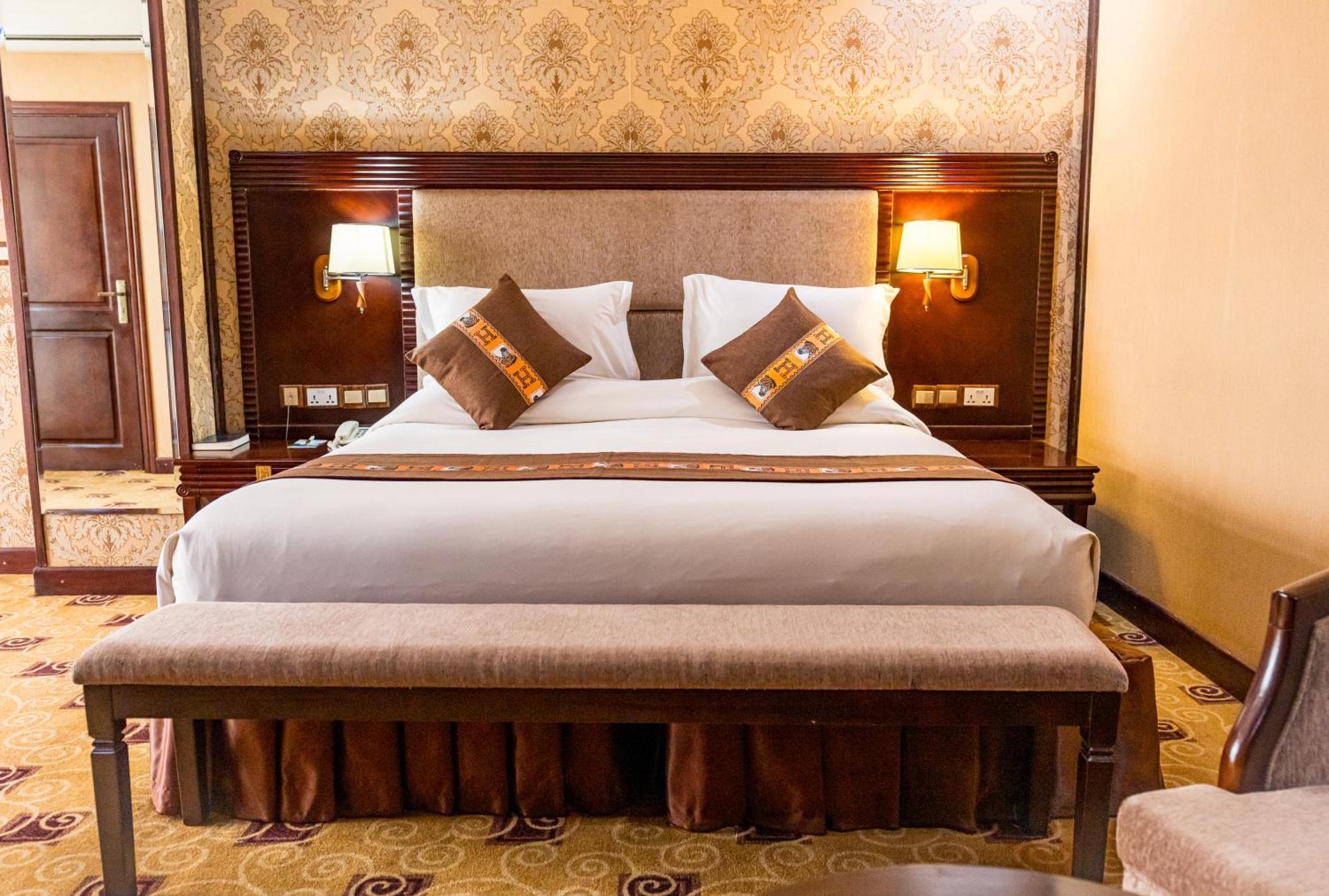 Lemigo Hotel Kigali Bagian luar foto