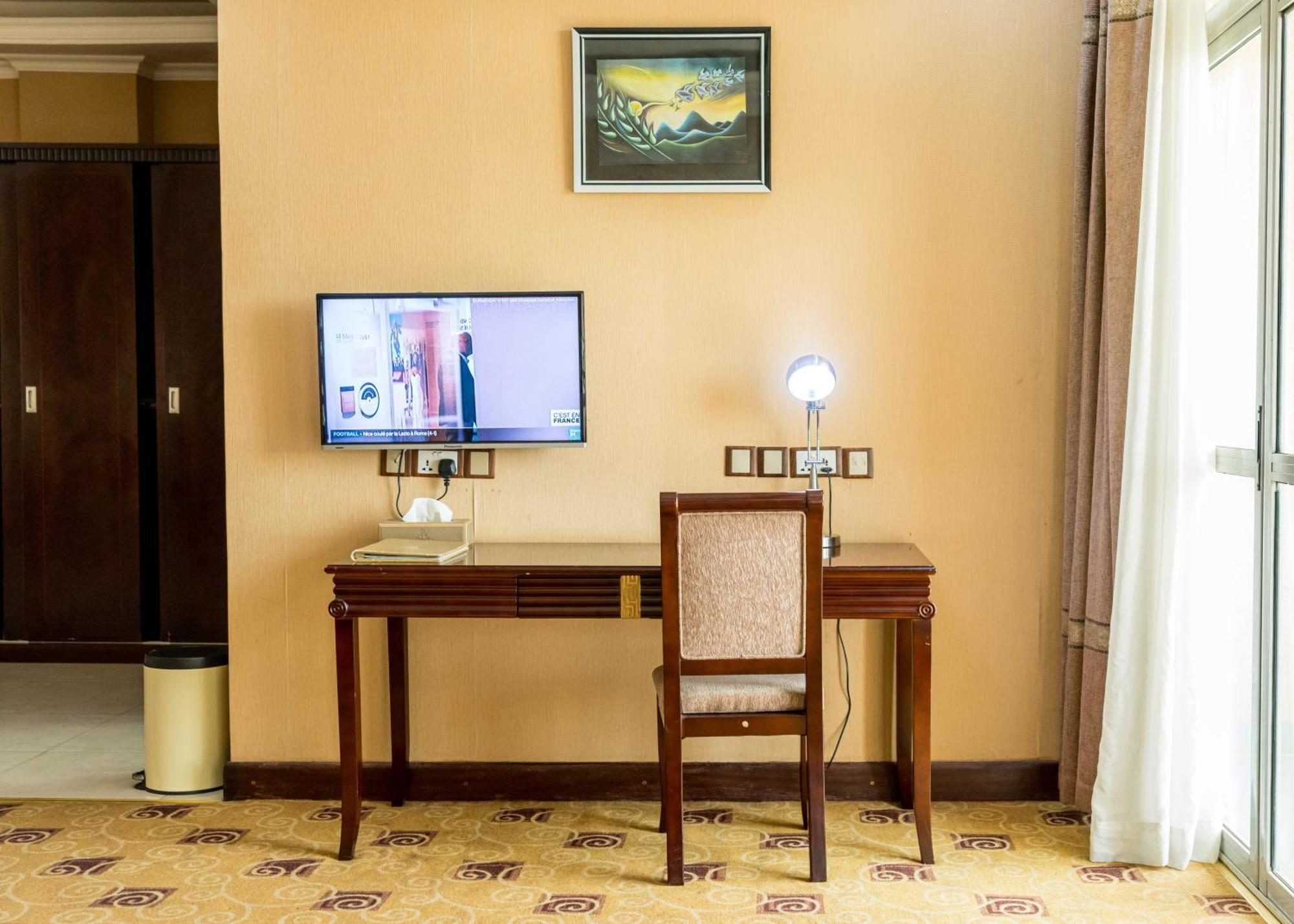 Lemigo Hotel Kigali Bagian luar foto