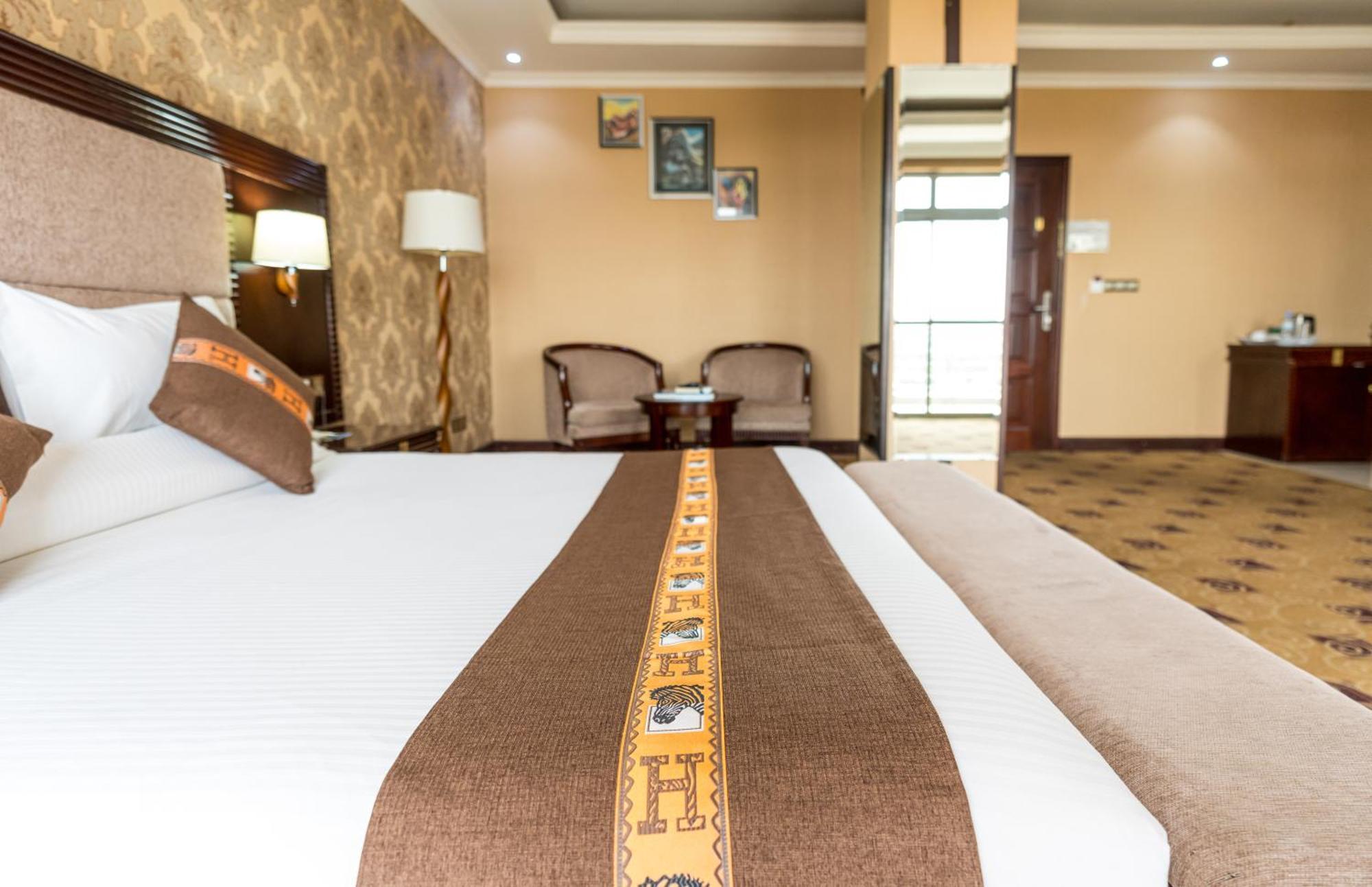 Lemigo Hotel Kigali Bagian luar foto