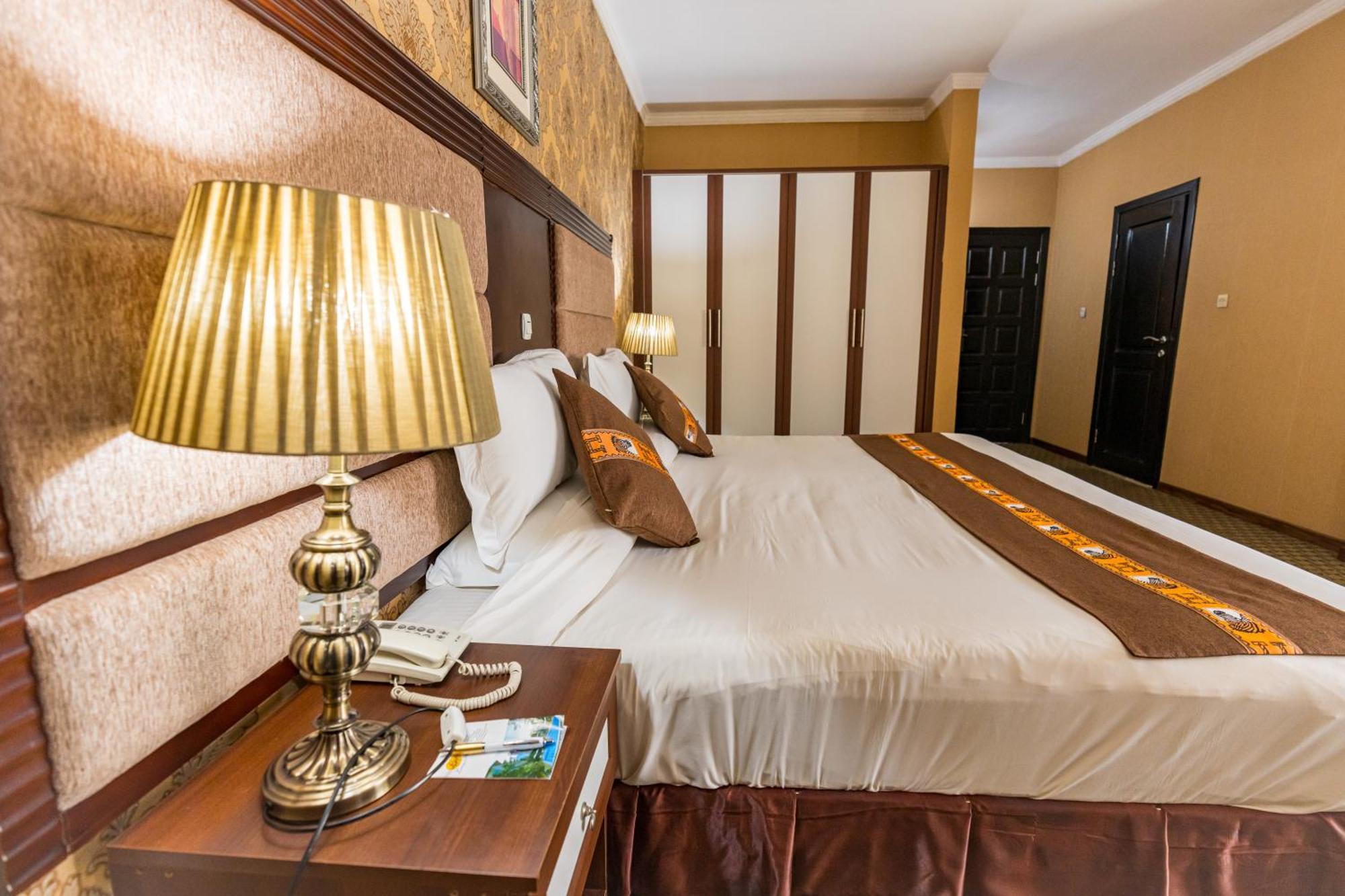 Lemigo Hotel Kigali Bagian luar foto